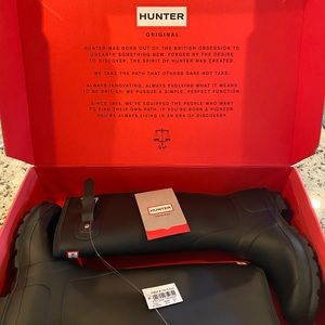 New in the box tall Hunter rain boot size 7